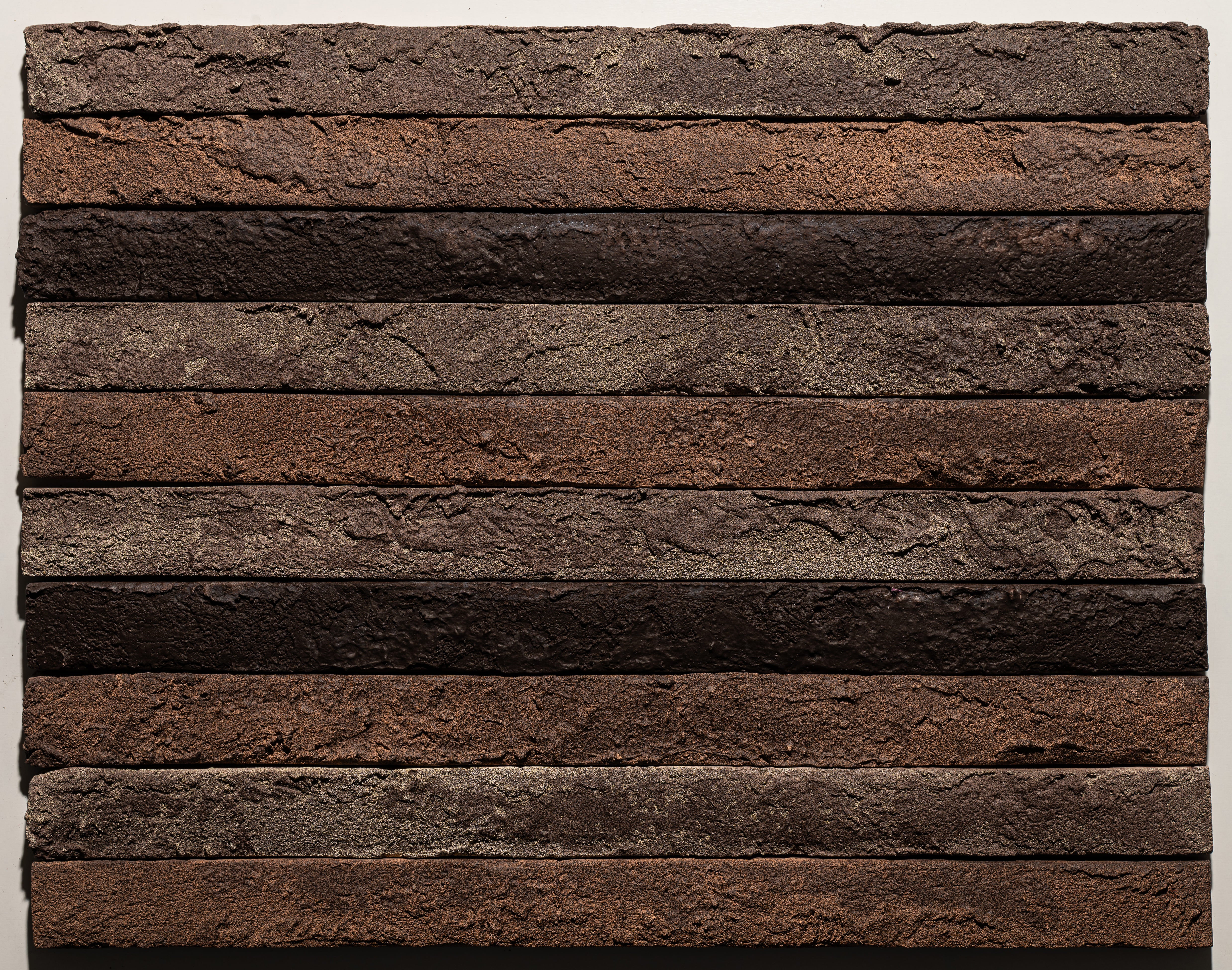 Фасадна плитка Rockface™ Рокфейс 539 темно-коричневий з меланжем, 535х40х20мм